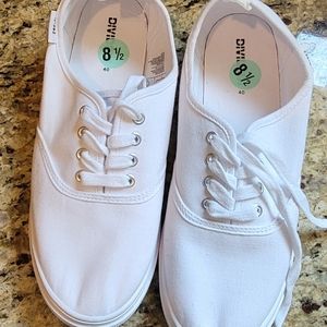 White canvas shoes. Size 40/ 8.5